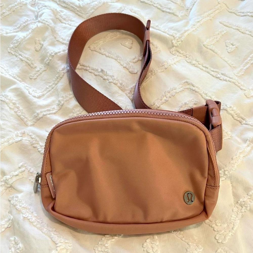Lululemon Everywhere Belt Bag Pink